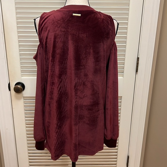 Michael Kors Dark Ruby Cold Shoulder Velour Long Sleeve Blouse /Top, Size Medium - Picture 14 of 17